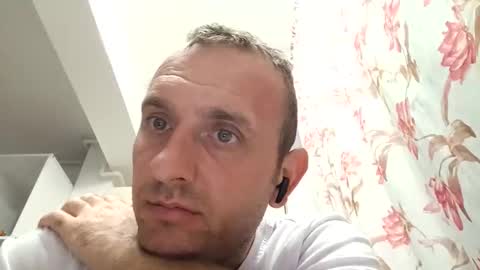 Snapshot of figonik chatting on October 24, 5:04 am Nick online show from October 24, 5:04 am