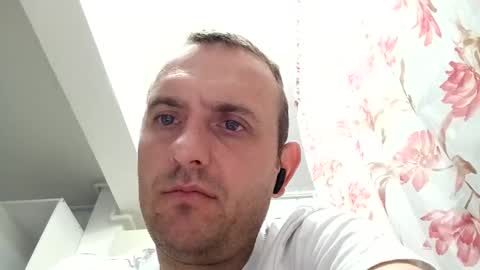 Snapshot of figonik chatting on October 30, 5:31 am Nick online show from October 30, 5:31 am