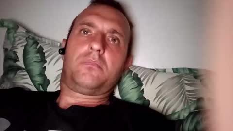 Snapshot of figonik chatting on November 9, 8:18 pm Nick online show from November 9, 8:18 pm