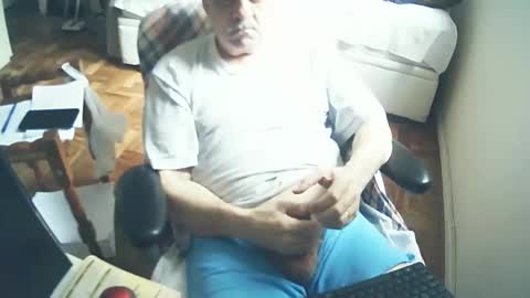 Snapshot of filhober chatting on December 4, 2:37 pm filhober online show from December 4, 2:37 pm