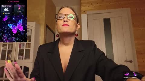 Snapshot of findom_lady_shine chatting on September 14, 2:49 pm Lady online show from September 14, 2:49 pm