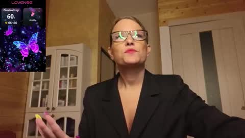 Snapshot of findom_lady_shine chatting on September 15, 6:41 pm Lady online show from September 15, 6:41 pm