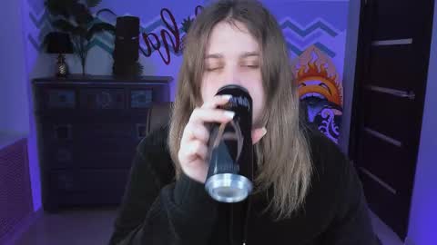 fiora online show from March 7, 9:51 am