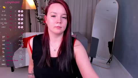 Snapshot of fire_emily chatting on December 17, 1:33 am fire_emily online show from December 17, 1:33 am