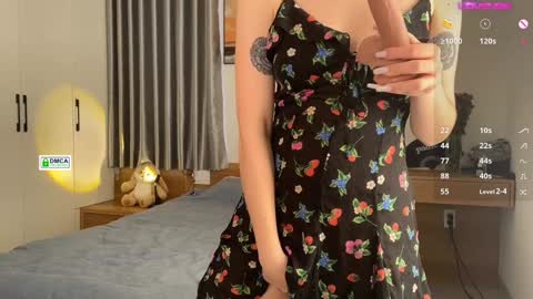 Snapshot of fire_red_ chatting on December 4, 8:23 am Liss  online show from December 4, 8:23 am