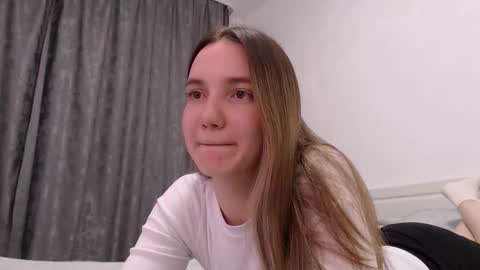 fireflies_fly_ online show from November 24, 9:03 pm