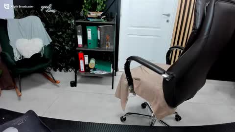 Snapshot of fireflowers_ chatting on September 12, 9:04 pm Kallisy online show from September 12, 9:04 pm