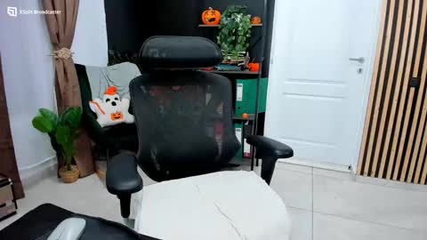 Snapshot of fireflowers_ chatting on November 20, 10:20 pm Kallisy online show from November 20, 10:20 pm