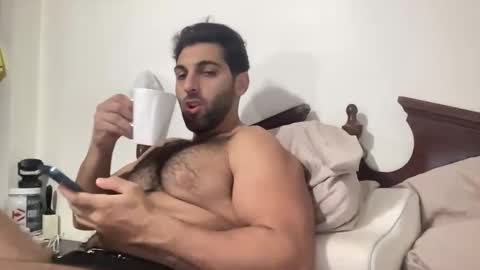 Snapshot of fitcurvyman4fun_69 chatting on November 10, 2:05 pm fitcurvyman4fun_69 online show from November 10, 2:05 pm