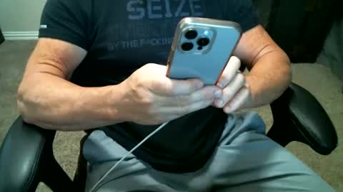 Snapshot of fitguy40 chatting on November 28, 7:16 pm fitguy40 online show from November 28, 7:16 pm