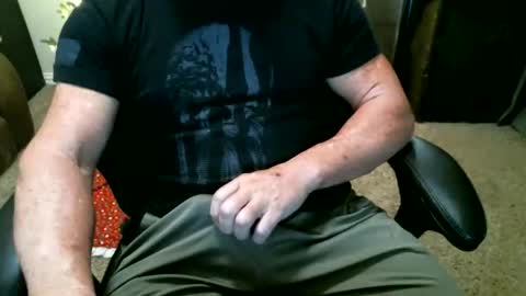 Snapshot of fitguy40 chatting on December 13, 11:32 pm fitguy40 online show from December 13, 11:32 pm