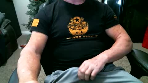 fitguy40 online show from January 7, 9:50 pm