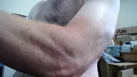 Snapshot of fitshow75 chatting on September 17, 11:34 am Links in Bio below online show from September 17, 11:34 am