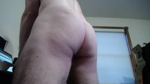 Snapshot of fitshow75 chatting on November 28, 12:30 pm Links in Bio below online show from November 28, 12:30 pm