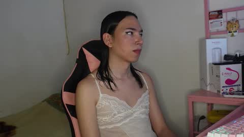 Snapshot of flaream_angel chatting on November 4, 5:12 pm Alexa online show from November 4, 5:12 pm