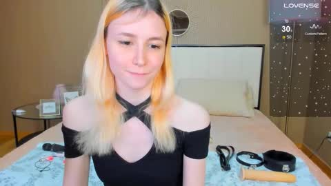 Snapshot of fleximona chatting on October 9, 9:40 am FlexiMona online show from October 9, 9:40 am