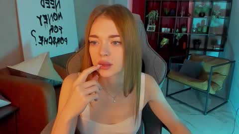 Flexyfoxy online show from October 19, 5:30 am