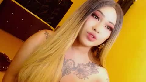 Snapshot of flirtywhore_mariats chatting on December 6, 10:38 am mariadyosa online show from December 6, 10:38 am