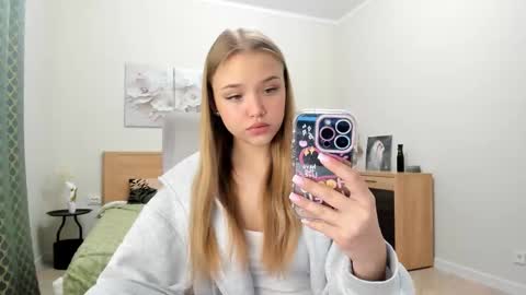 Snapshot of flooora_0 chatting on January 6, 2:59 am Mona online show from January 6, 2:59 am