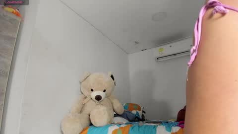 Snapshot of flor_herrera1 chatting on November 22, 4:33 am online show from November 22, 4:33 am