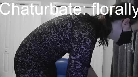 Snapshot of florally chatting on May 14, 5:36 am Florally Mille Bun online show from May 14, 5:36 am