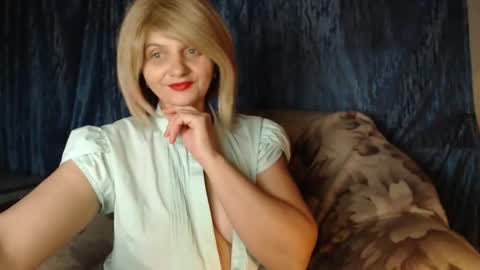 Snapshot of floretdiana chatting on December 15, 10:03 pm floretdiana online show from December 15, 10:03 pm