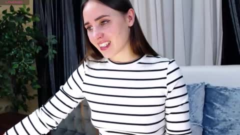 Snapshot of flouvet chatting on November 9, 10:35 am Flouvet online show from November 9, 10:35 am