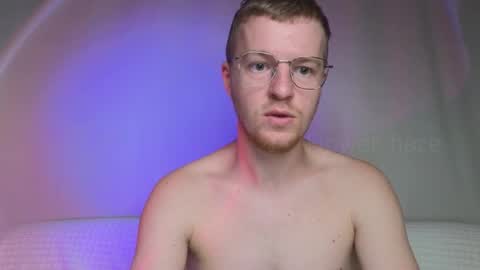 Snapshot of flower_haze chatting on February 4, 6:06 pm Alexander online show from February 4, 6:06 pm