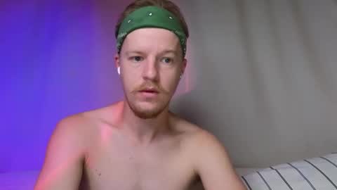 Snapshot of flower_haze chatting on November 14, 2:43 am Alexander online show from November 14, 2:43 am