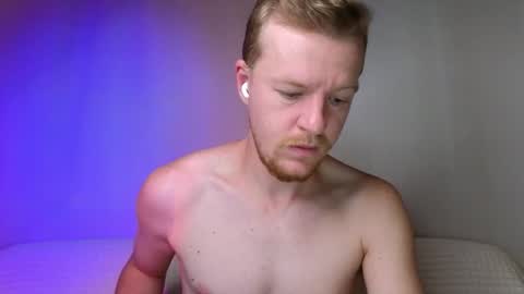 Snapshot of flower_haze chatting on November 25, 3:28 am Alexander online show from November 25, 3:28 am