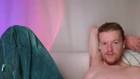 Snapshot of flower_haze chatting on November 30, 3:32 am Alexander online show from November 30, 3:32 am