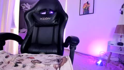 Its a pleasure to meet you. Im Flower. Help me reach 1k. Follow me. online show from April 19, 6:10 pm