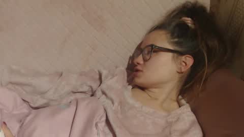 Snapshot of flowercandydoll chatting on November 21, 1:43 pm say meow and send tip online show from November 21, 1:43 pm