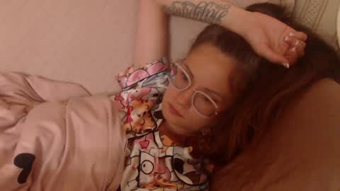 Snapshot of flowercandydoll chatting on May 13, 9:44 pm say meow and send tip online show from May 13, 9:44 pm
