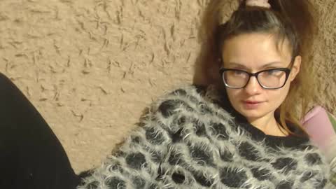 say meow and send tip  online show from December 19, 10:56 am