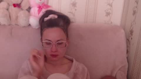 Snapshot of flowercandydoll13 chatting on May 4, 7:26 am say meow and send tip online show from May 4, 7:26 am