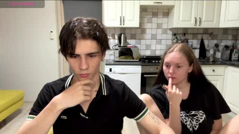 flowerscouple online show from April 30, 9:52 pm