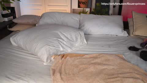 Snapshot of flowersprincess chatting on March 3, 6:26 am DARYA online show from March 3, 6:26 am