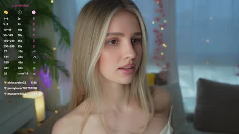 Snapshot of fluffy_angel chatting on January 14, 11:10 am Adeline online show from January 14, 11:10 am