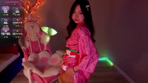 Snapshot of fluffy_rose chatting on October 31, 5:58 pm Rose online show from October 31, 5:58 pm