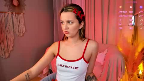 Snapshot of fluffy_waffles chatting on November 12, 3:45 pm LilLisa online show from November 12, 3:45 pm