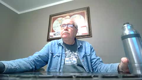 Snapshot of fmfsocal123 chatting on December 28, 2:33 am fmfsocal123 online show from December 28, 2:33 am