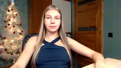 Snapshot of fofhcf chatting on December 18, 3:15 am Molli Ready for any play with you. Hottest show in pvt Help a student earn big tokens online show from December 18, 3:15 am