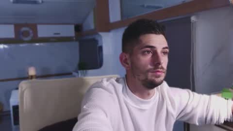 independent model online show from December 21, 10:28 pm