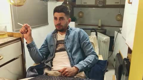 independent model online show from March 19, 7:07 pm