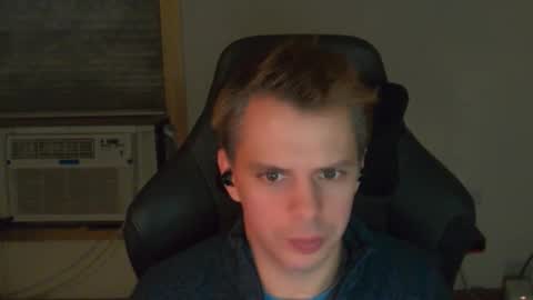 Snapshot of forever_broken chatting on November 15, 6:44 am forever_broken online show from November 15, 6:44 am