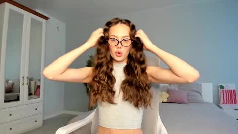 Snapshot of fox_beauty chatting on October 29, 2:25 am Kira online show from October 29, 2:25 am