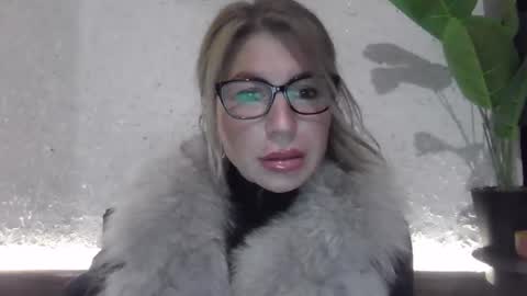 fox_red_lady7 online show from December 3, 4:39 pm