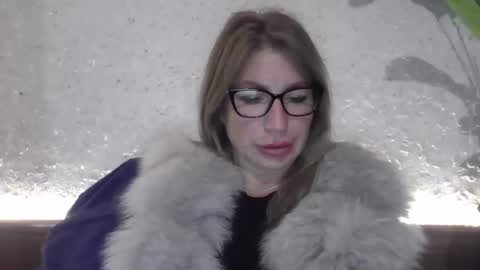 fox_red_lady7 online show from December 6, 9:35 pm