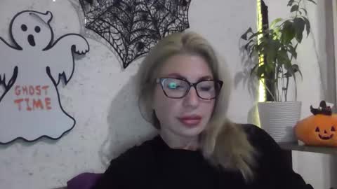 fox_red_lady7 online show from October 28, 7:38 pm